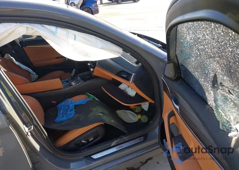 2022 BMW 530E z USA, uszkodzony, nr VIN WBA13AG09NCH92758